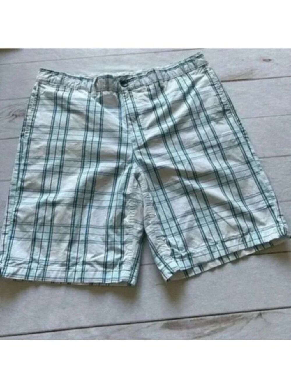 Greg Norman for Tasso Ella Shark mens plaid summer white golf shorts siz…